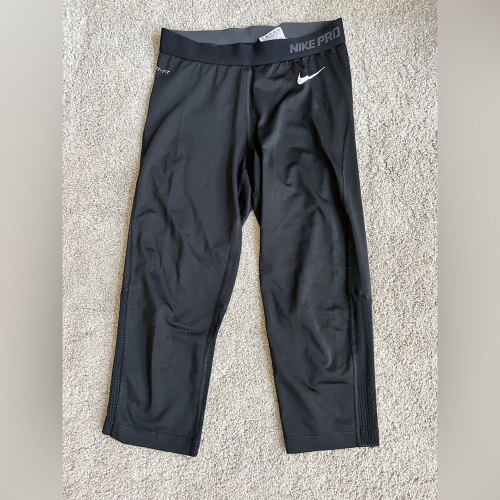 Nike‎ Pro capri leggings size M